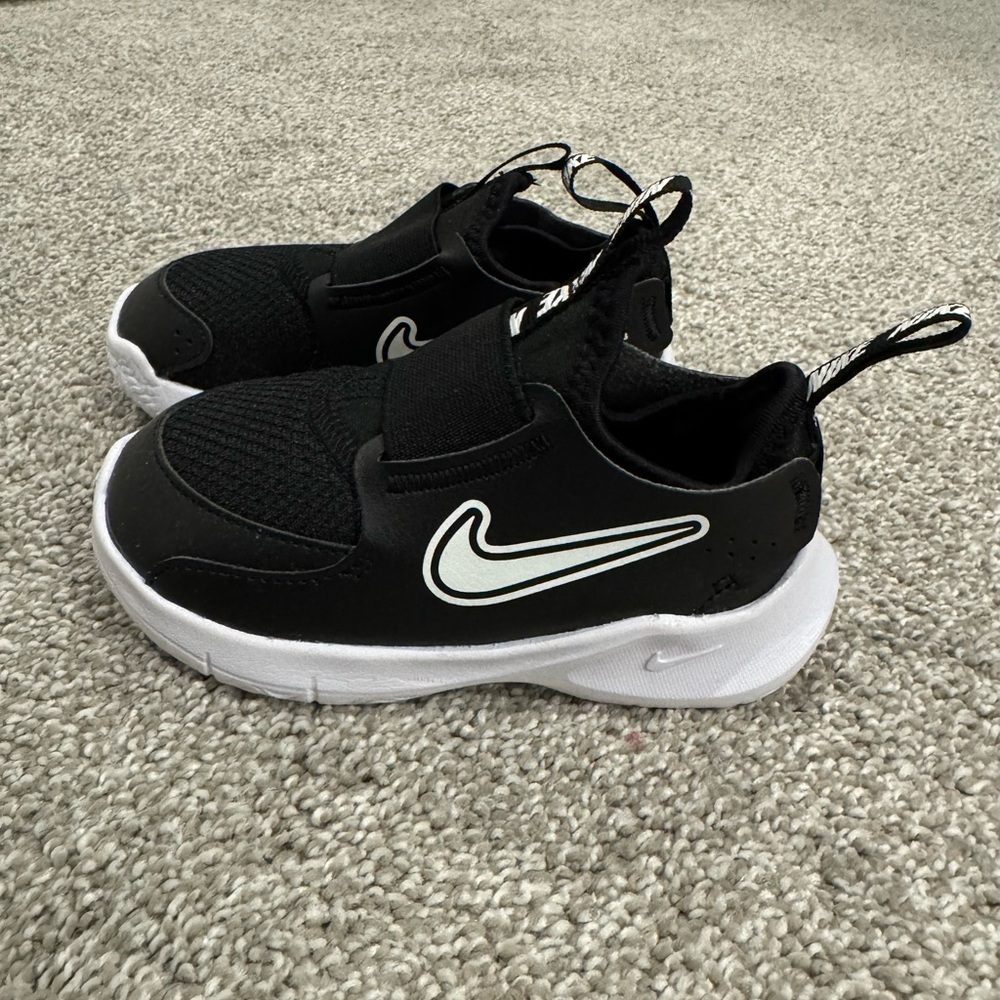 Nike Kids Flex Runner 3 Black and White Slip-On